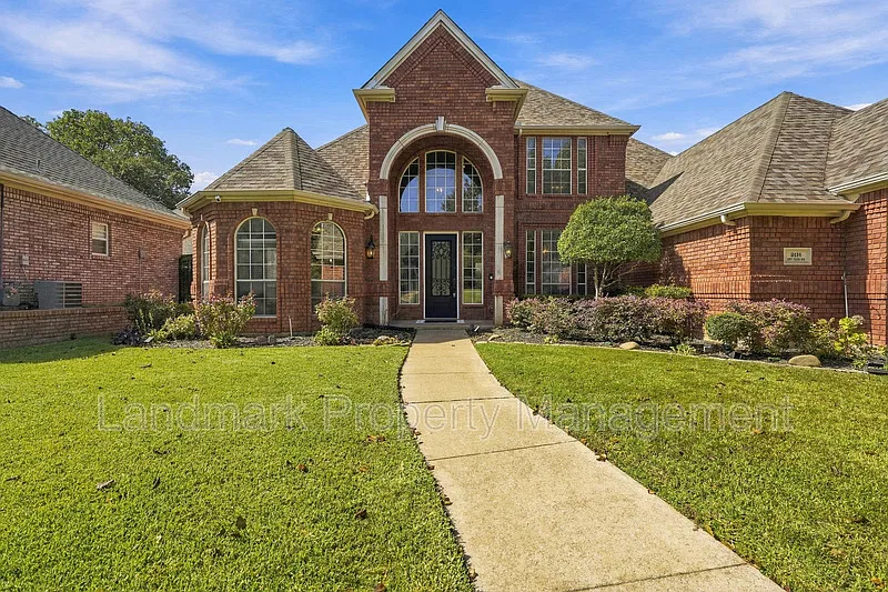 2114 Bay Club Dr