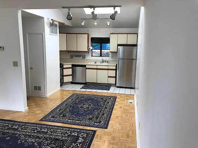 218 Murlagan Ave #F — Photo 6
