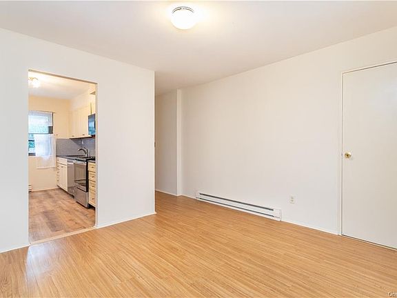 5th image of 28 Fieldstone Dr APT 10B