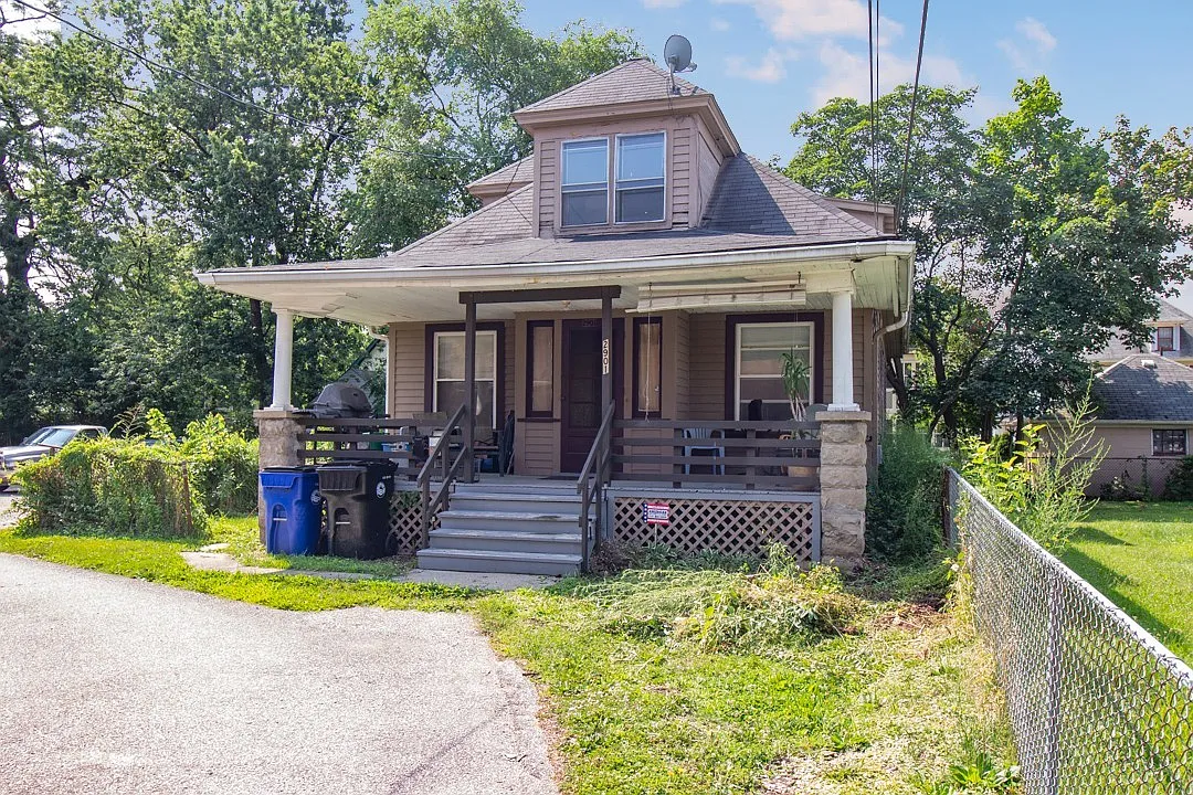 2901 Riverside Avenue — Photo 1