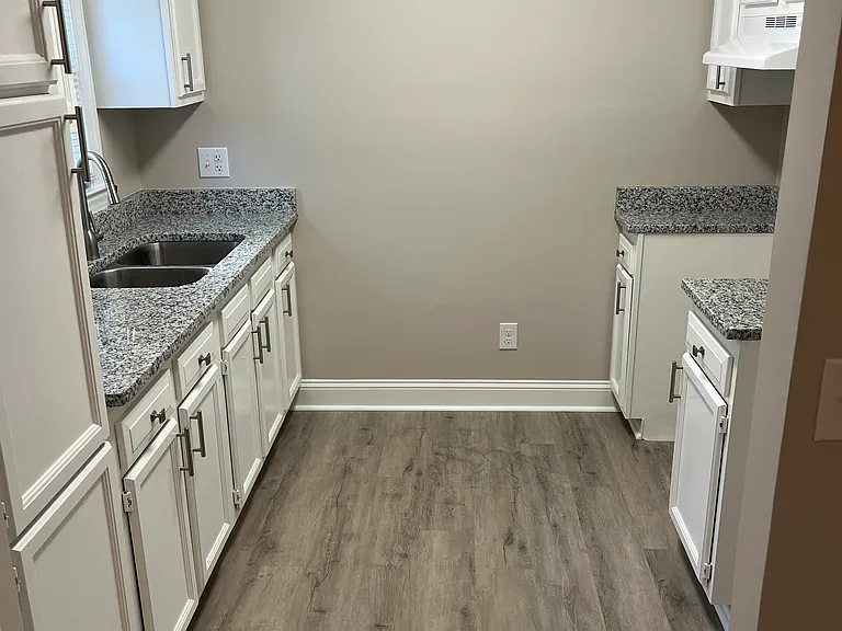 810 Swann St — Photo 4