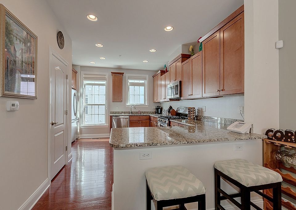 1st image of 418 N Thomas St