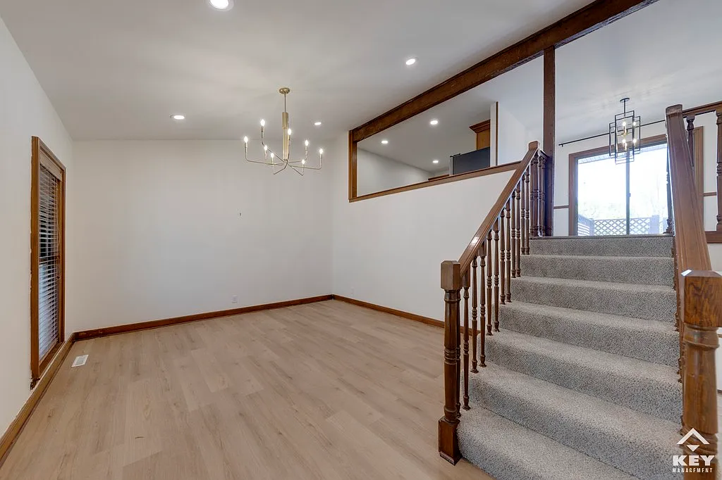 4 bed, 3.0 bath, 2336 sqft, $1,900 — Photo 2
