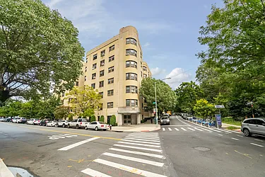 190 East Mosholu Parkway South, #4C
