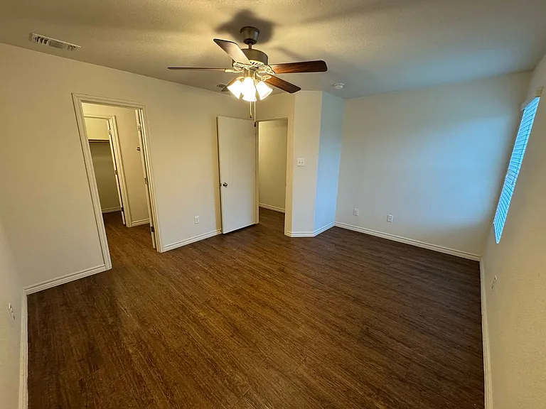 1537 Justin Loop — Photo 17