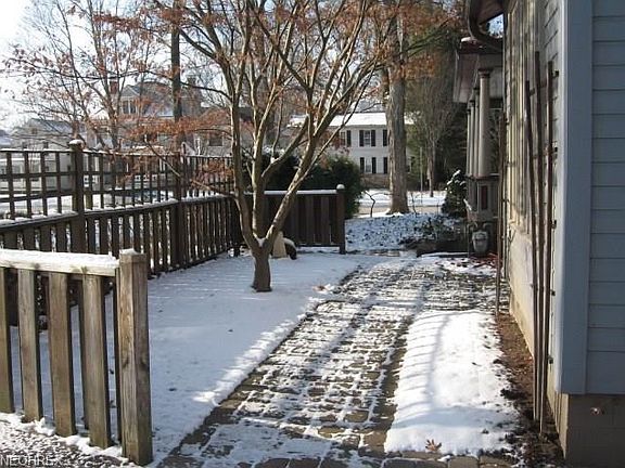 Side garden area for entertaining during spring, summer and fall.