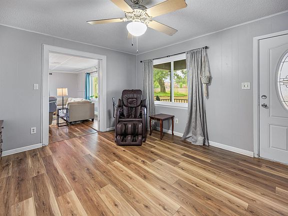3rd image of 101 Bobolink Ln