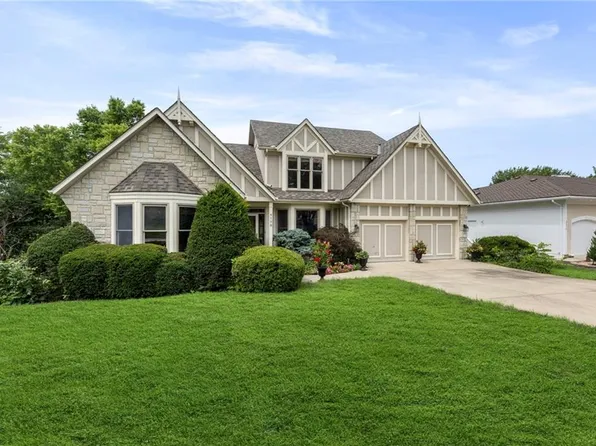 4108 NE Courtney Dr, Lees Summit, MO 64064