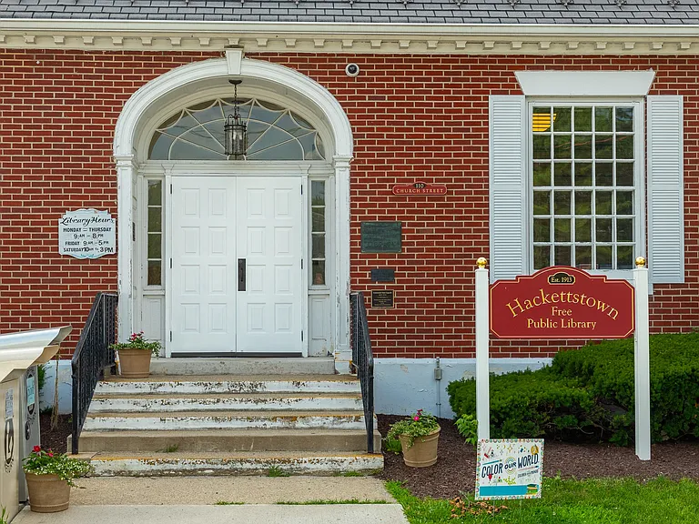 Vermella Hackettstown — Photo 87