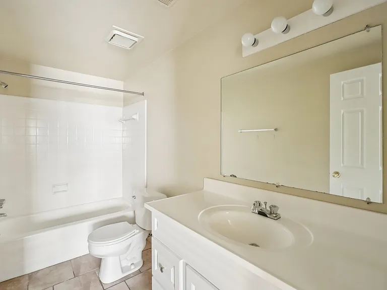 Creekside Apartments — Photo 27