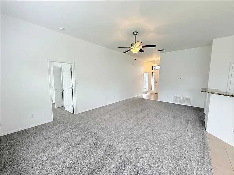 531 Parkfield Ln — Photo 8