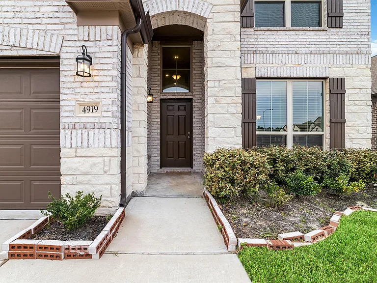 4919 Valley White Oak Ln — Photo 2