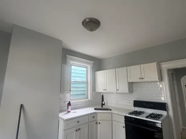 40 Wegman Parkway image 2 of 8