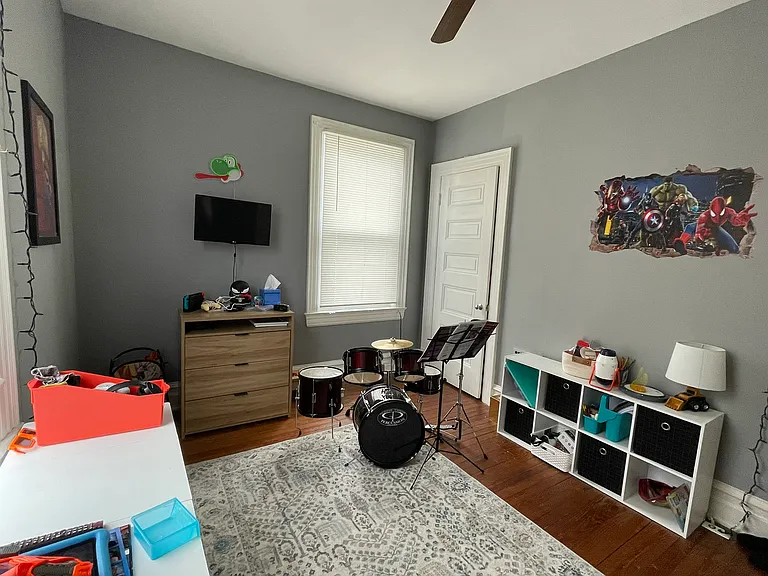 119 W Burke St — Photo 45