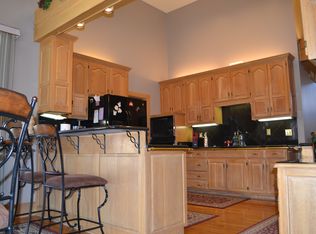 2003 NE Newport Ct, Blue Springs, MO 64014