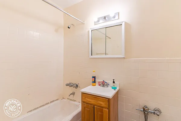 Rented by MySpaceNYC | media 4