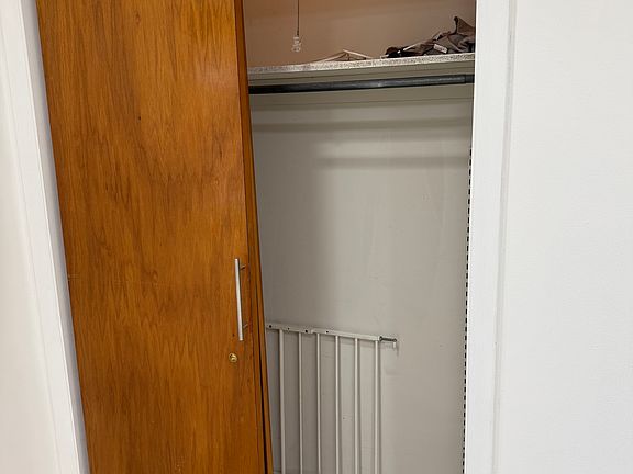 3rd image of 109 Belmont Dr SW #3