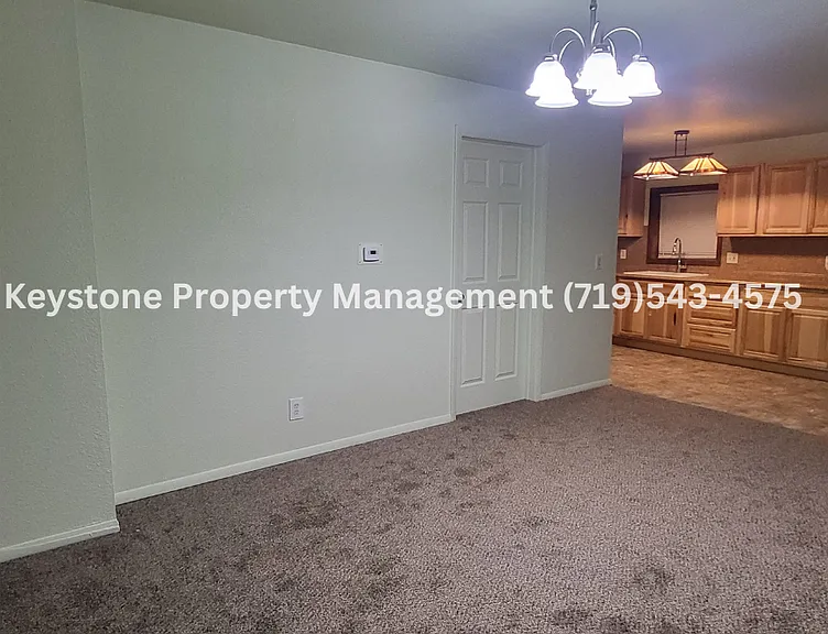 420 W 10th St #3 — Photo 4
