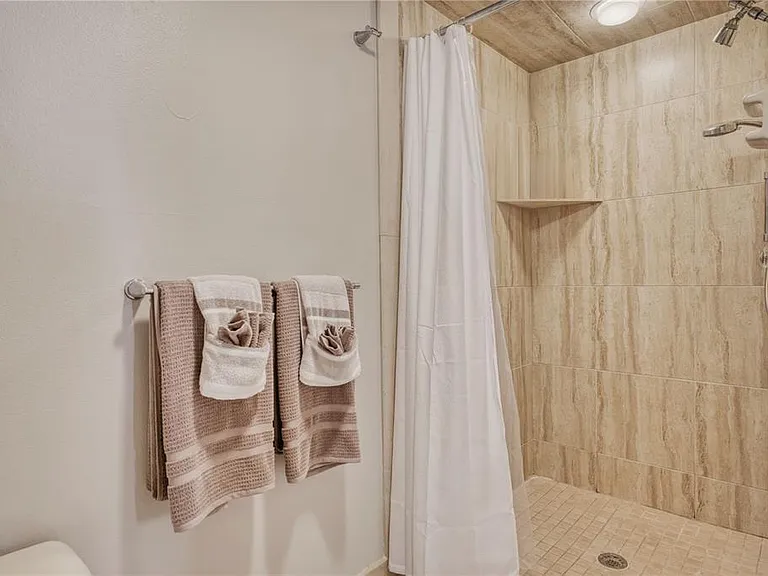 690 Island Way #307 — Photo 22