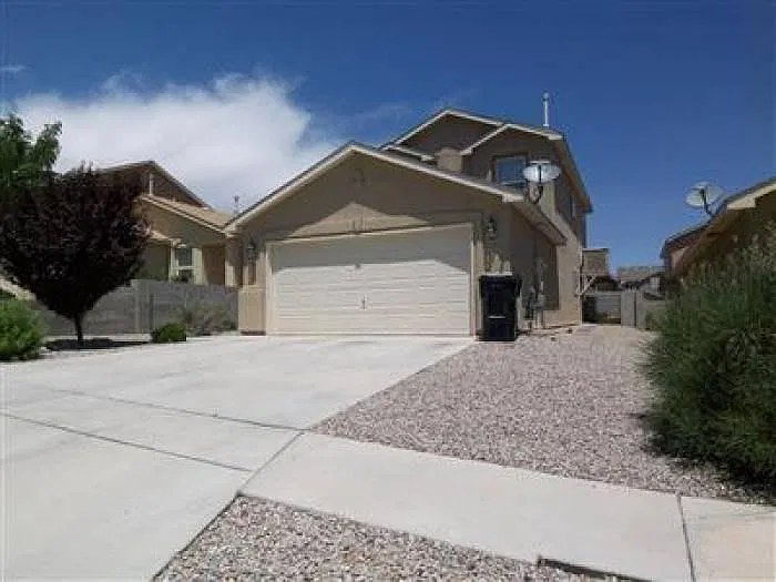 3 bed, 2.5 bath, 1747 sqft, $2,050 — Photo 1