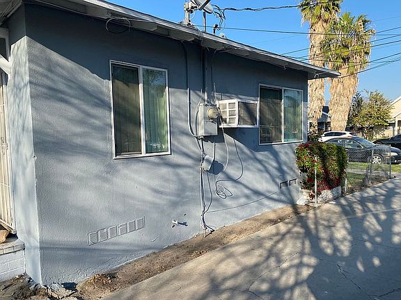 3rd image of 1446 N Lugo Ave