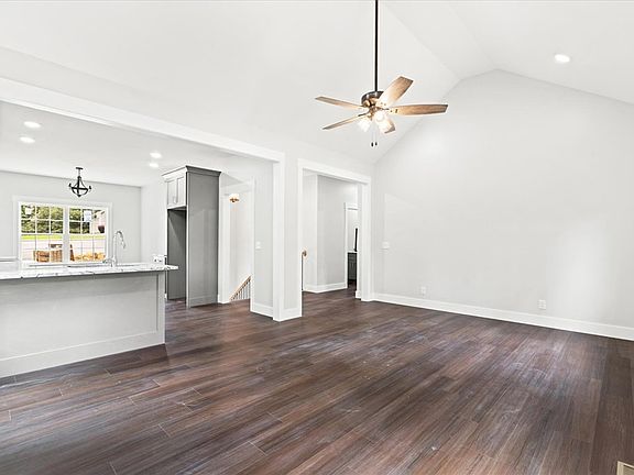 5th image of 2041 Ashley Ln