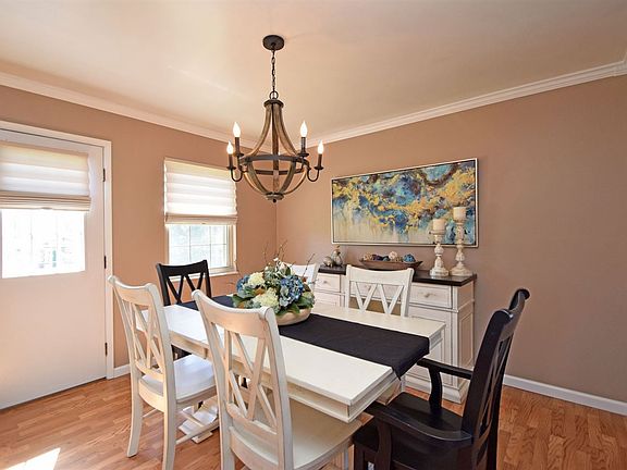 4th image of 107 Lawrence Dr