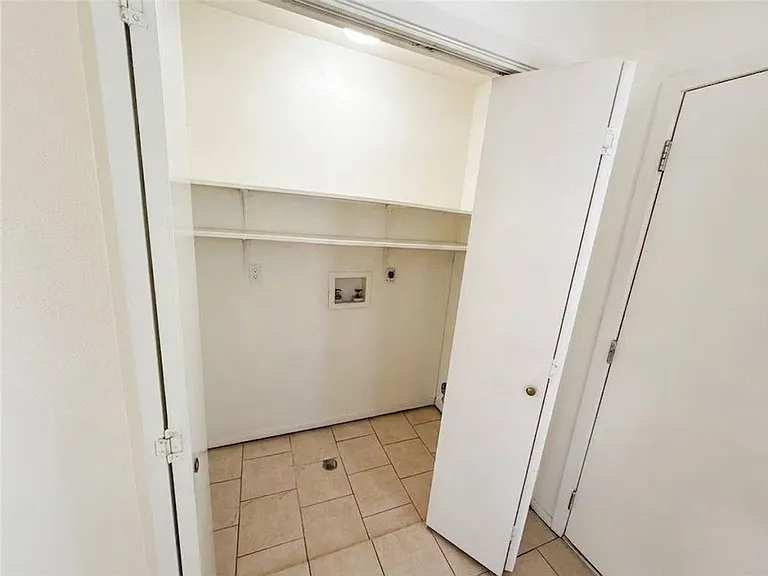 8811 Pineridge Dr #B — Photo 7