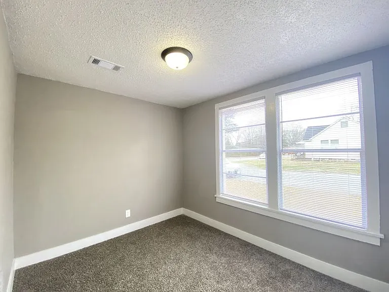 1423 W Long 17th St — Photo 2