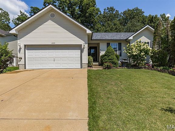 2nd image of 223 Williamsburg Dr