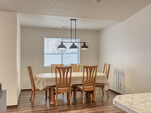 4th image of 10330 W Salmonberry Rd