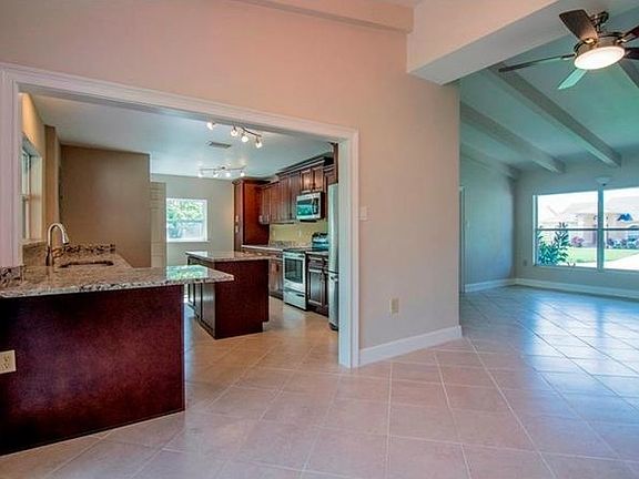 3rd image of 10571 Lake Vista Dr