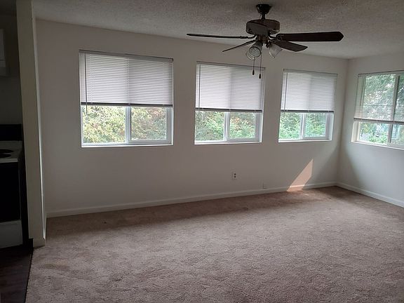 3rd image of 420-A S Yantic Ave