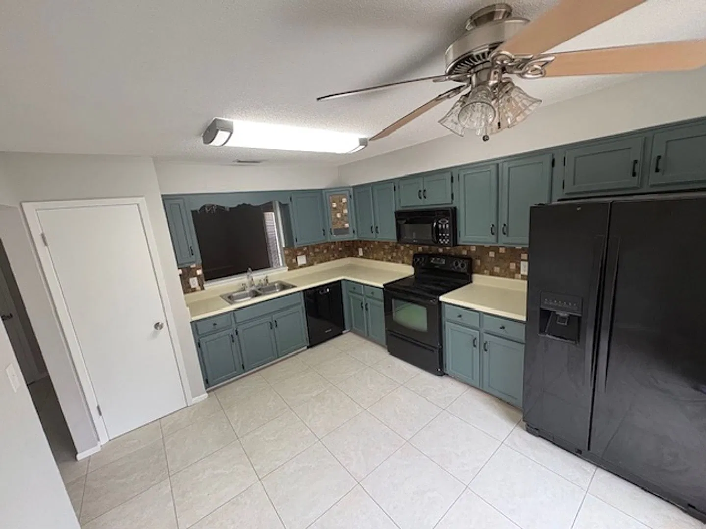 Updated Niceville Rental with Vaulted Ceilings & Private Back Patio! — Photo 3
