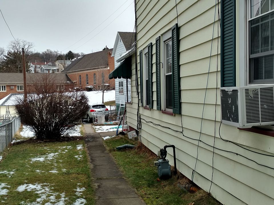 2nd image of 752 E Northampton St