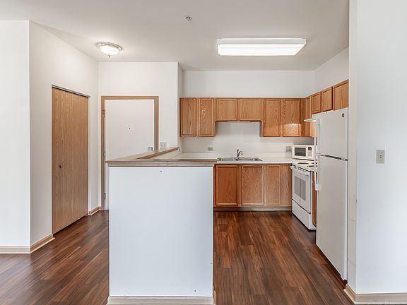 5th image of 801 N McLean Blvd APT 104