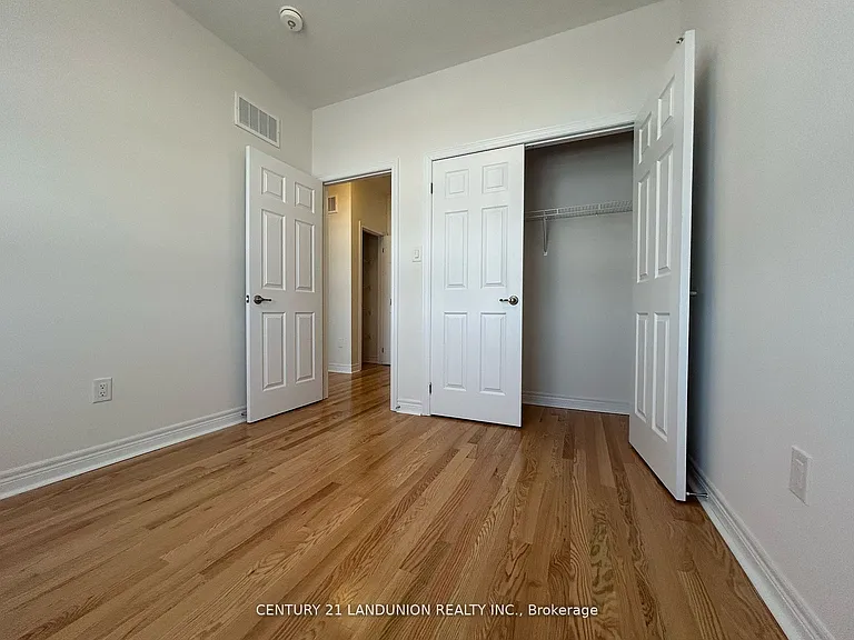 111 Mumbai Dr — Photo 30