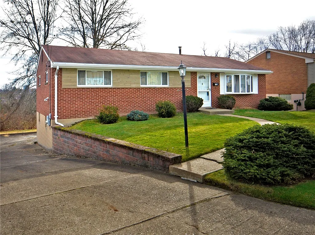 156 McAlister Dr photo 1
