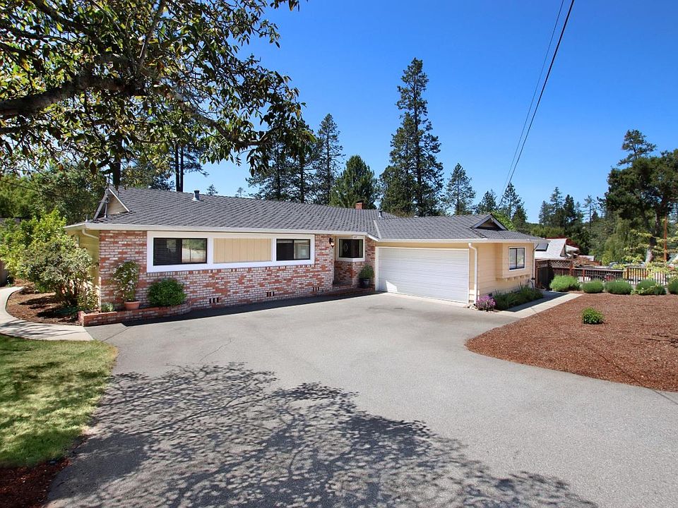 1st image of 692 Pinecone Dr