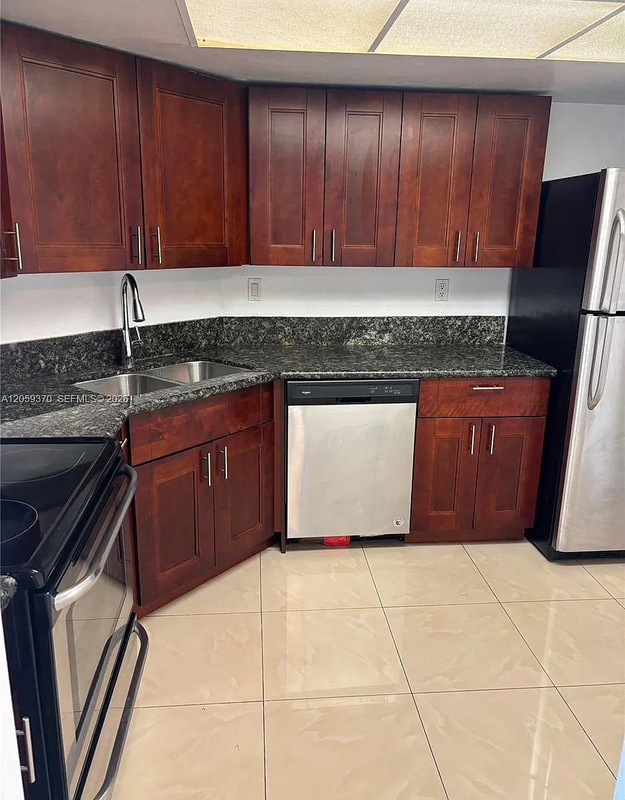 Village At Dadeland Condo — Photo 3