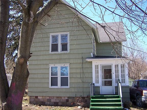 2nd image of 17 Carlton St