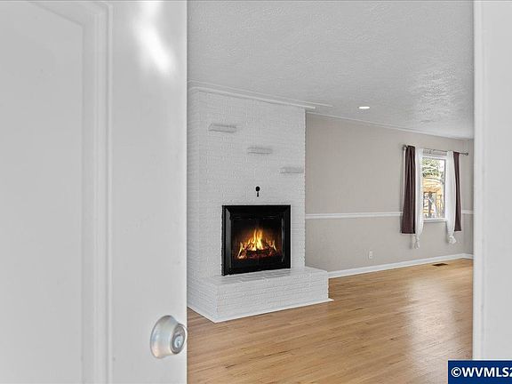 4th image of 1725 Grant St NE