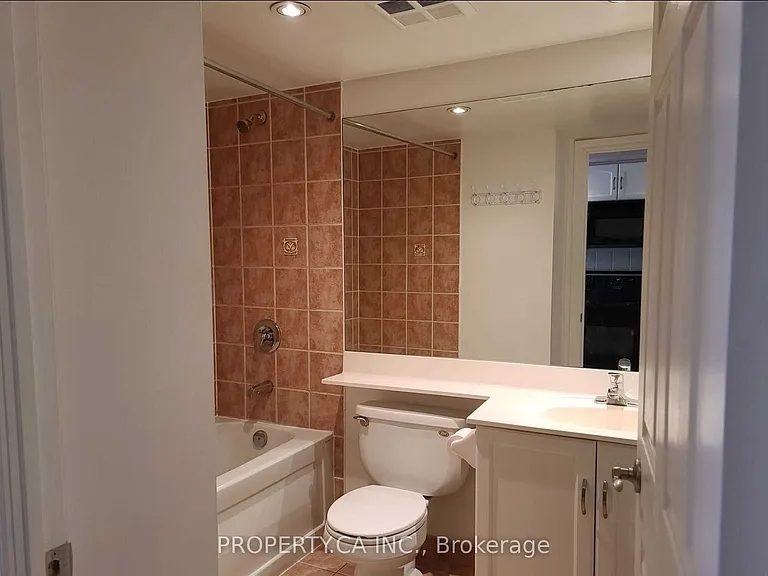 250 Wellington St W #1531 — Photo 7