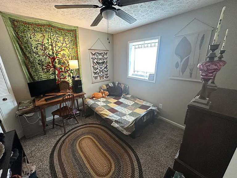 109 Holmes Cir — Photo 6