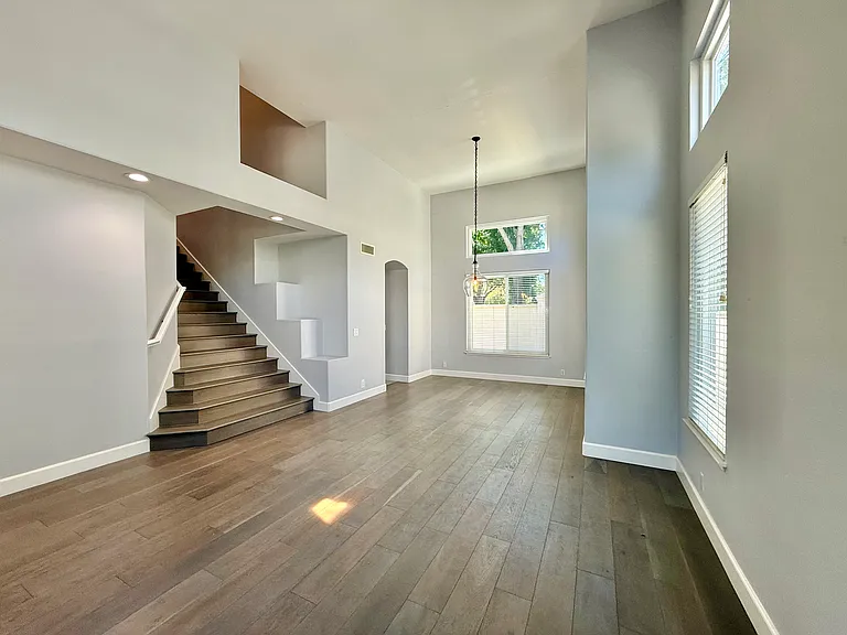 4238 Diavila Ave — Photo 9
