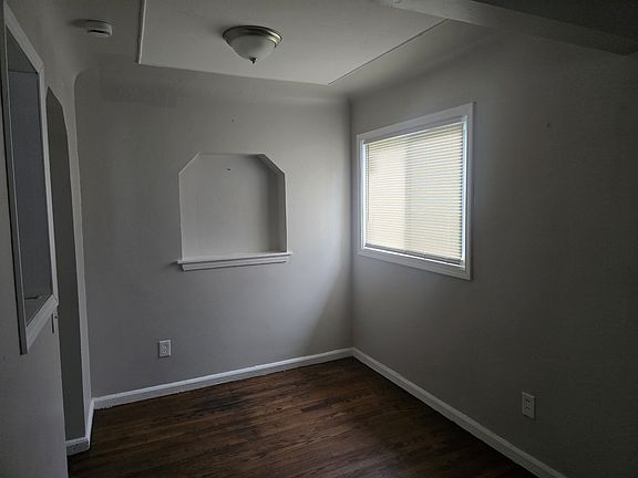 3rd image of 83 S Edith St
