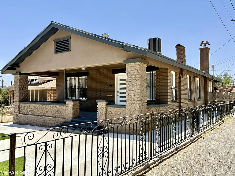 1709 N Stevens St — Photo 1