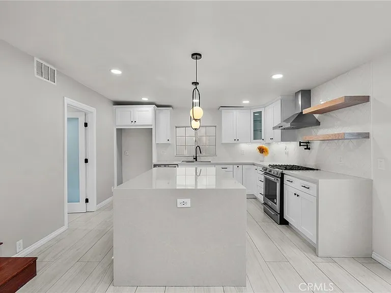 17337 Emelita St — Photo 14