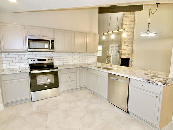 2nd image of 715 Land Grant Dr