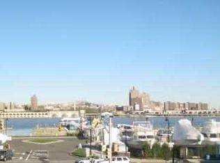 11 Beverly Pl, Edgewater, NJ 07020